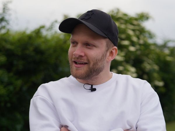 Kvart i Bold: Indersiden - Nicolai Boilesen: “Det er ensomt at være tæt på og så langt fra”