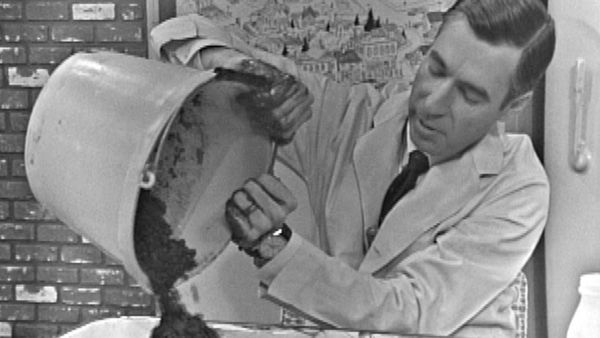 Mister Rogers' Neighborhood - Mud Pies and Pumping Water