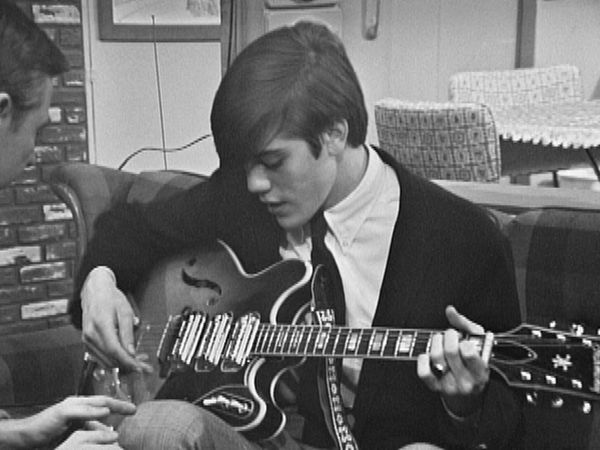 Mister Rogers' Neighborhood - An Electric Guitar Demonstration