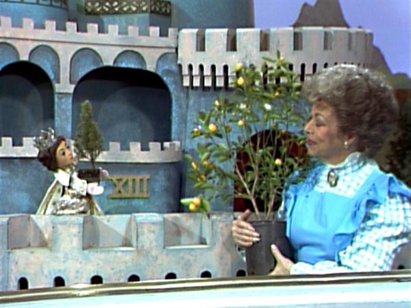 Mister Rogers' Neighborhood - The Eiffel Tower Becomes a Mountain