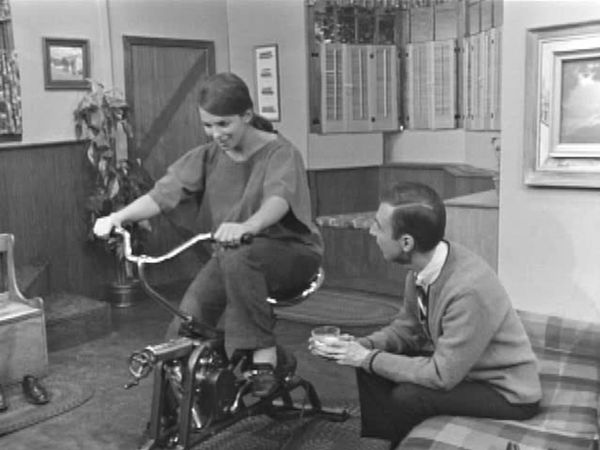 Mister Rogers' Neighborhood - King Friday Meets Sara Saturday