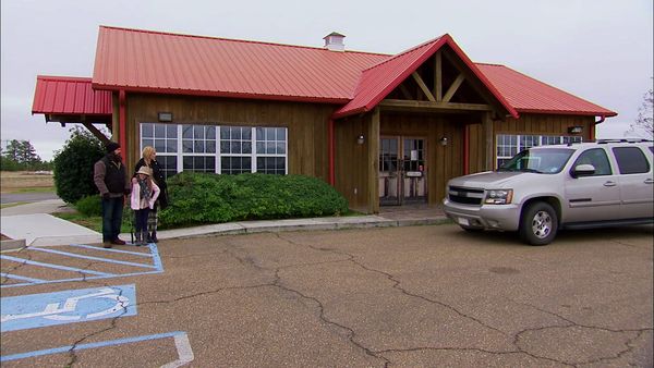 Duck Dynasty - Hands on a Woodchipper