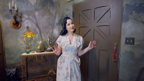 MTV Cribs BR - Janel Parrish / Scotty Pippen Jr. / Dita Von Teese