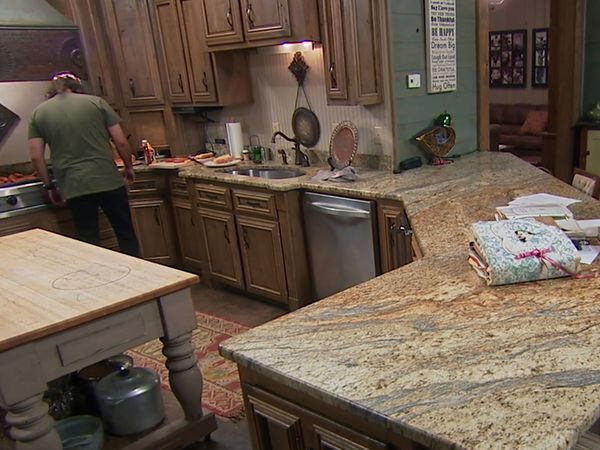 Duck Dynasty - Willie & Korie's Anniversorry