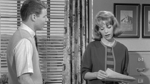 The Adventures of Ozzie and Harriet - A Wife in the Office