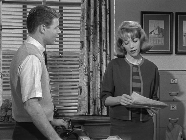 The Adventures of Ozzie and Harriet - A Wife in the Office