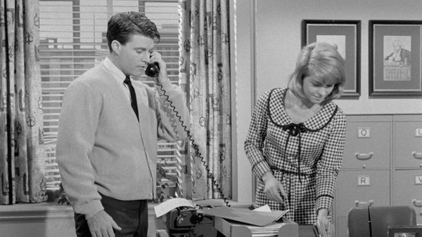 The Adventures of Ozzie and Harriet - The/A Helpless Female