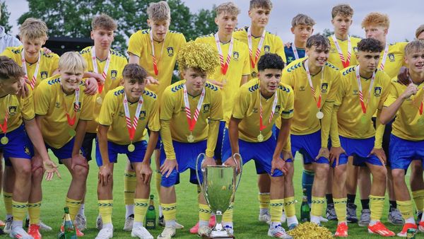 BrøndbyLyd: Bag facaden - Bag kulisserne på Brøndby U17's pokaltriumf