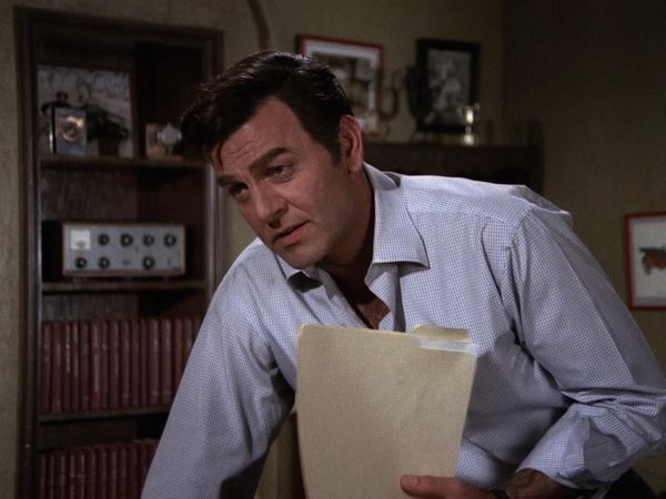 Mannix - A Chance at the Roses