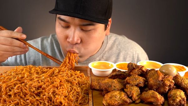 DGD's Mukbang - DGD's Mukbang: Combinazione di Pollo e Noodles