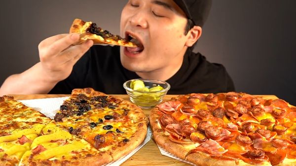 DGD's Mukbang - DGD's Mukbang: Pizza e Bastoncini di Formaggio