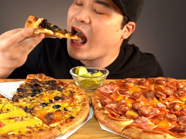 DGD's Mukbang - DGD's Mukbang: Pizza e Bastoncini di Formaggio