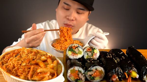 DGD's Mukbang - DGD's Mukbang: Cibo Scolastico Coreano "Bunsik"
