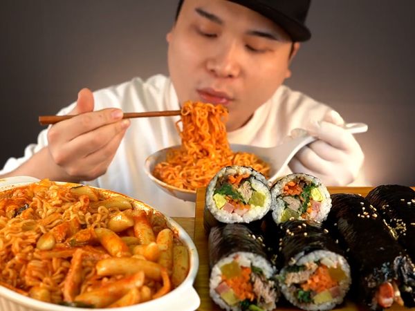 DGD's Mukbang - DGD's Mukbang: Cibo Scolastico Coreano "Bunsik"