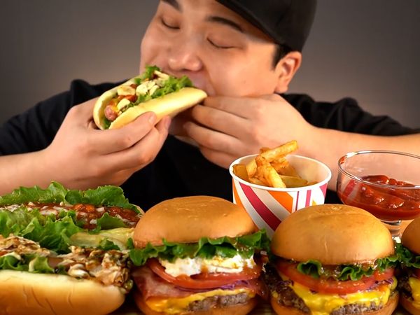 DGD's Mukbang - DGD's Mukbang: Hamburger
