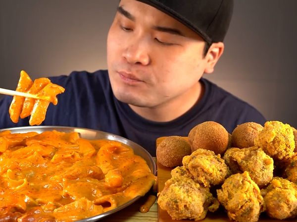 DGD's Mukbang - DGD's Mukbang: Combinazione di Pollo e Tteokbokki