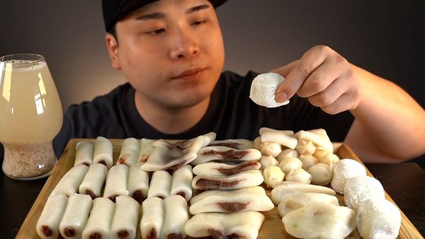 DGD's Mukbang - DGD's Mukbang: Dessert e Panino Coreano