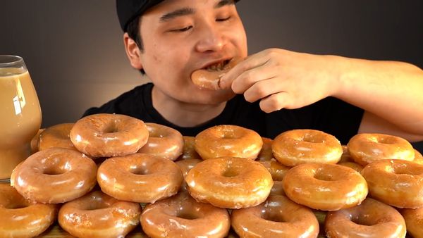 DGD's Mukbang - DGD's Mukbang: Waffle e Ciambella