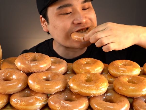 DGD's Mukbang - DGD's Mukbang: Waffle e Ciambella