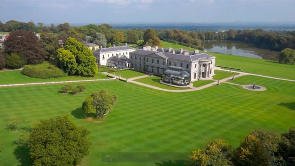 Great Escapes - Ballyfin, Caiman Lodge, Maskusturm