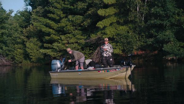 Das Boat - Northern Wisconsin Musky with Oliver Ngy and Kevin Harlander
