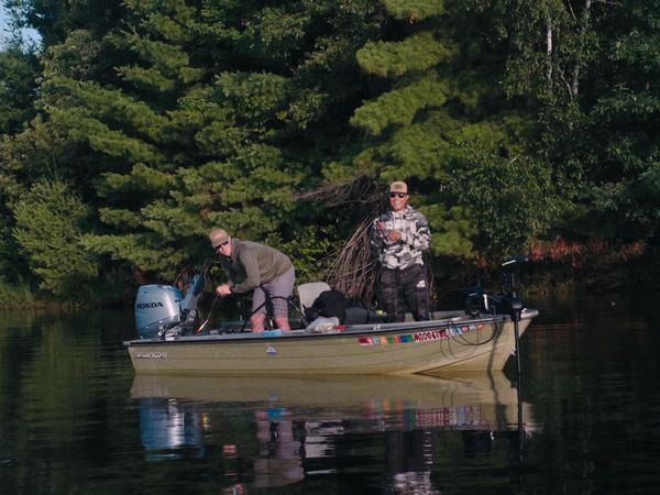 Das Boat - Northern Wisconsin Musky with Oliver Ngy and Kevin Harlander
