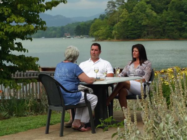 Lakefront Bargain Hunt - Letting Loose on Lake Chatuge on the Border of Georgia and North Carolina