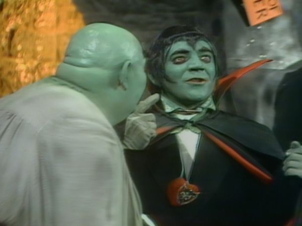 Hilarious House of Frightenstein - Pail To the Chief