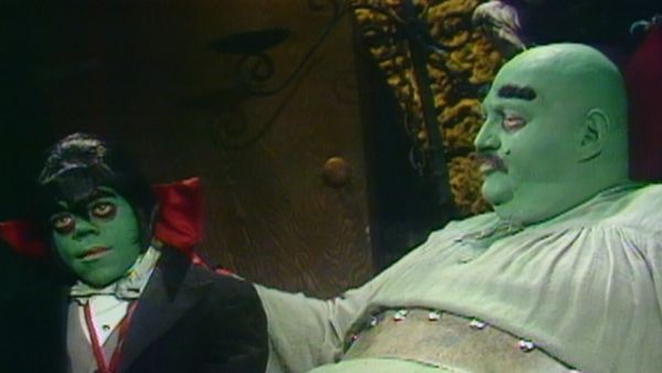 Hilarious House of Frightenstein - For Igor The Bell Tolls