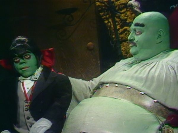 Hilarious House of Frightenstein - For Igor The Bell Tolls