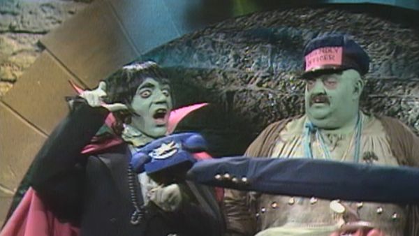 Hilarious House of Frightenstein - Heave Ho, Igor