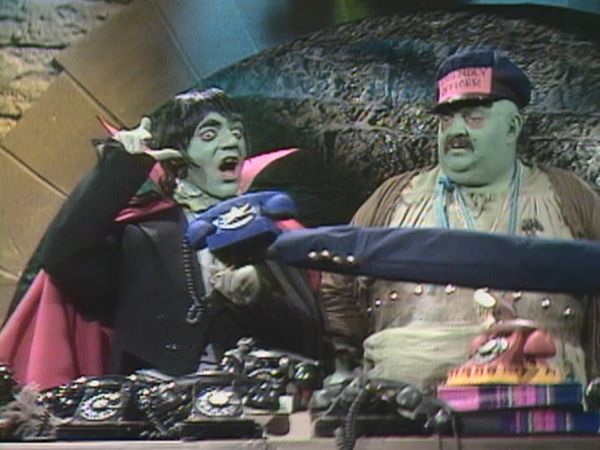 Hilarious House of Frightenstein - Heave Ho, Igor