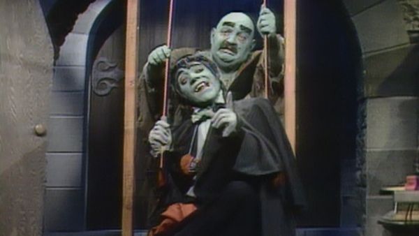 Hilarious House of Frightenstein - A Man of the Sloth