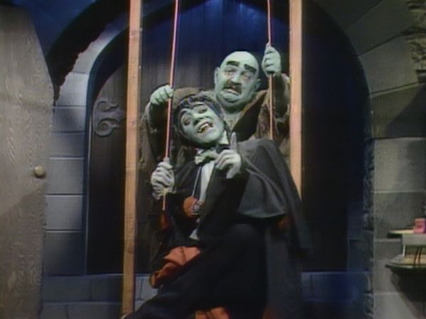Hilarious House of Frightenstein - A Man of the Sloth