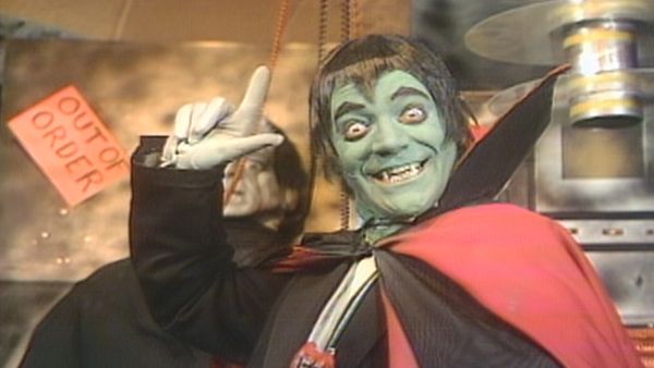Hilarious House of Frightenstein - Make the Moat Of It