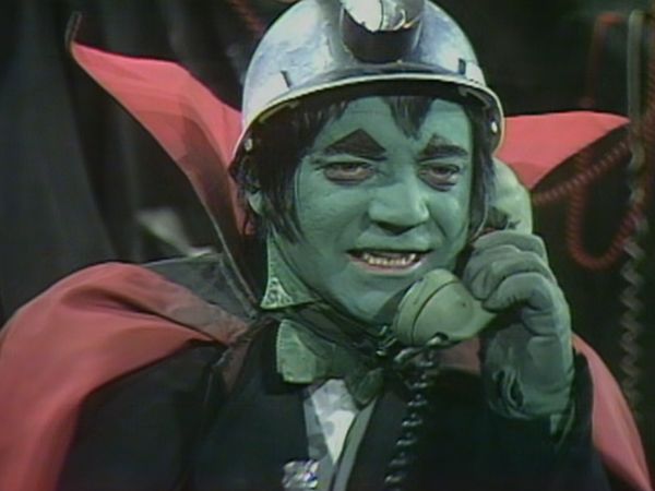 Hilarious House of Frightenstein - There's No Business Like Snow Business
