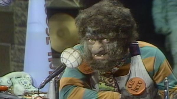 Hilarious House of Frightenstein - Igor v. Fish