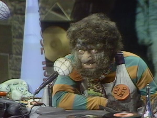 Hilarious House of Frightenstein - Igor v. Fish
