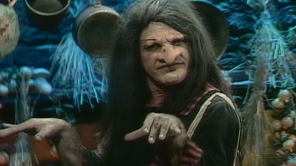 Hilarious House of Frightenstein - Frankie and A Net