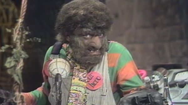 Hilarious House of Frightenstein - Doing the Castle Walk
