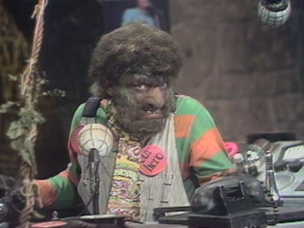 Hilarious House of Frightenstein - Doing the Castle Walk