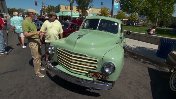 Mi Coche Clasico - Exhibición de Coches de Reunión en la Calle Principal