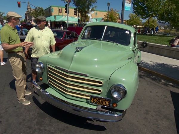 Mi Coche Clasico - Exhibición de Coches de Reunión en la Calle Principal