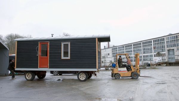 Laura Kampf: This Old House Makers Channel - Tiny House Build Pt. 7: Spring Cleaning