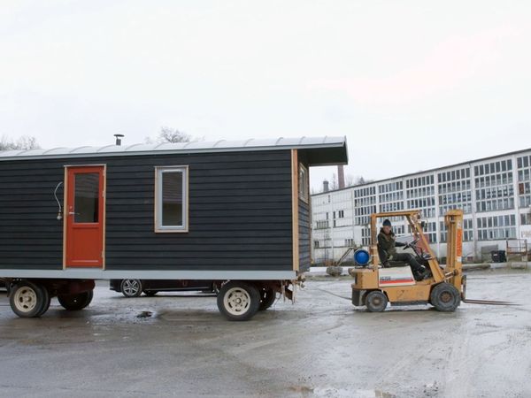 Laura Kampf: This Old House Makers Channel - Tiny House Build Pt. 7: Spring Cleaning