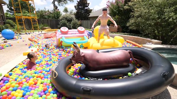 Unspeakable - Last to Leave the Kitchen Wins $10,000 Cash / I Filled My Entire Pool With Ball Pit Balls