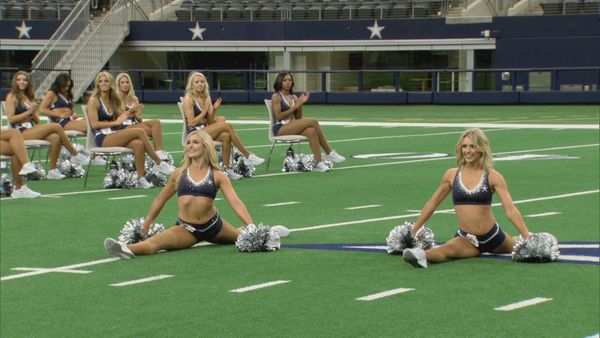 Dallas Cowboys Cheerleaders: Making the Team - Judges' Showcase