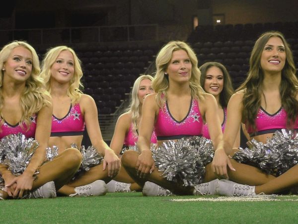 Dallas Cowboys Cheerleaders: Making the Team - Call the Medic!
