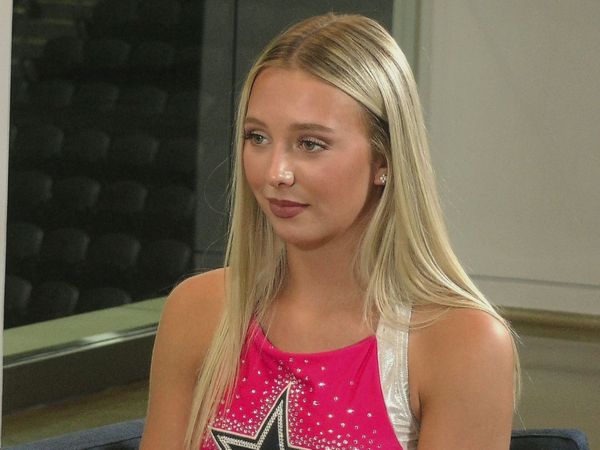Dallas Cowboys Cheerleaders: Making the Team - Everybody Needs a Dream