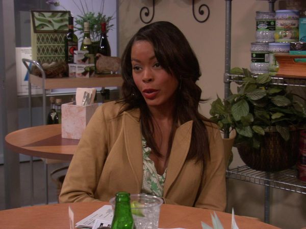 Girlfriends - Handling Baggage